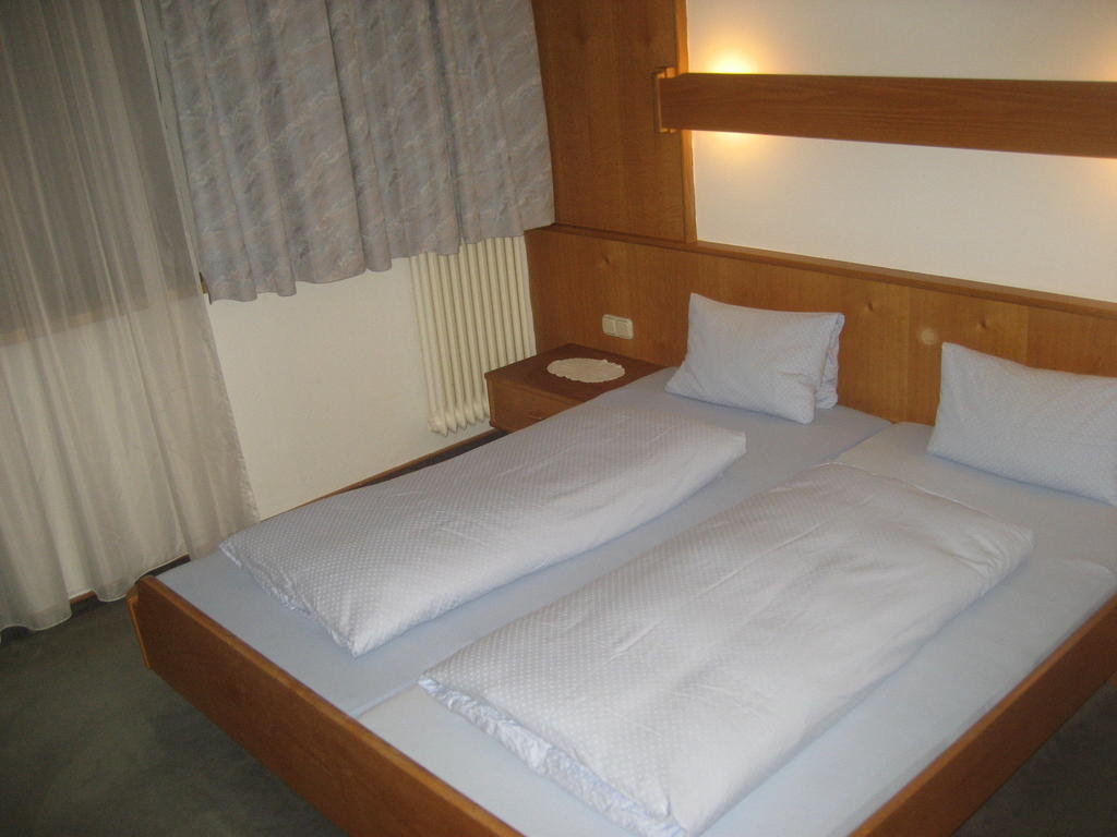Pension Sonnwend Fieberbrunn Zimmer foto