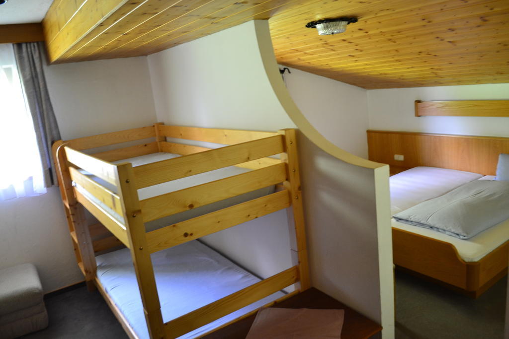 Pension Sonnwend Fieberbrunn Zimmer foto