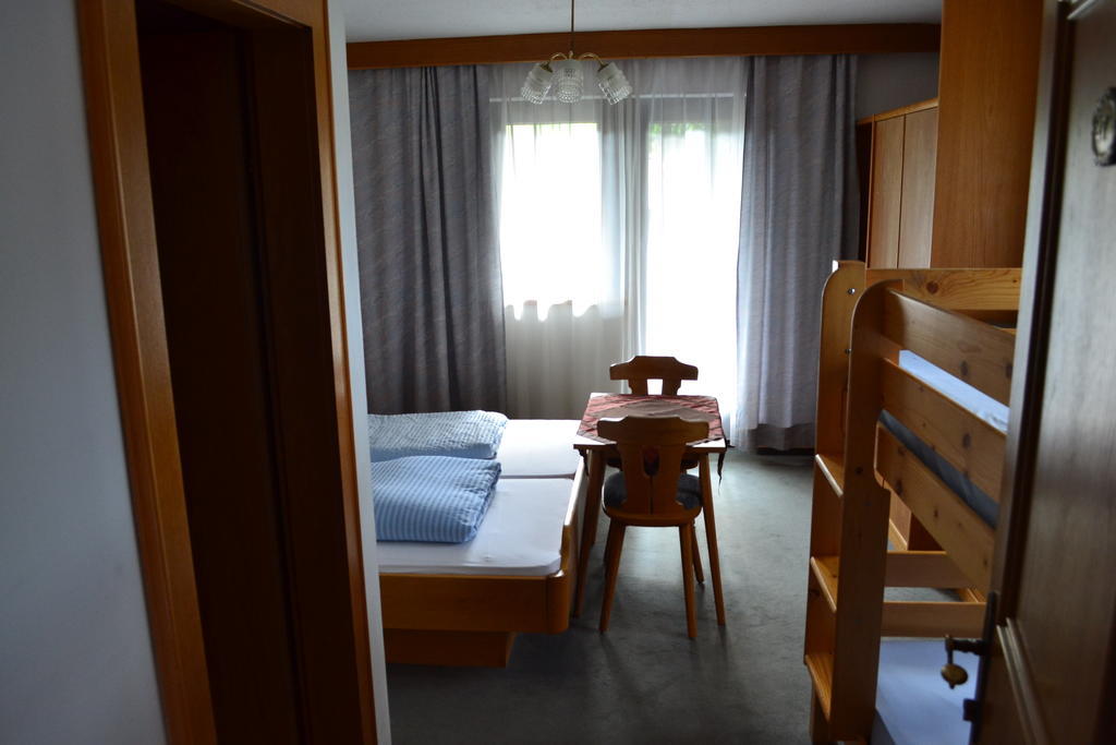 Pension Sonnwend Fieberbrunn Zimmer foto
